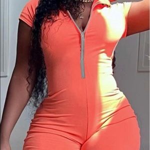 Turndown neck plain zipper up salmon romper